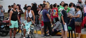 Personas evacuan edificios 0