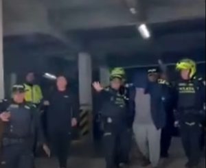 Furia en Usaquén: capturan a estadounidense de 36 años que abusaba de un menor en el balcón de un edificio 1 fg 5
