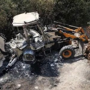 Quema de retroexcavadora desata bloqueos en La Cordialidad: comunidad exige soluciones para la minería en Luruaco 1 43bae655 33fa 45bb af0f 99a1f7387c3d