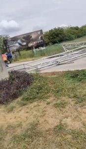¡Siniestro vial en el Ernesto Cortissoz! Bus de Trasalianco perdió el control y derribó una valla en el aeropuerto 2 753702440 1724390965473623 6597346775523697451 n