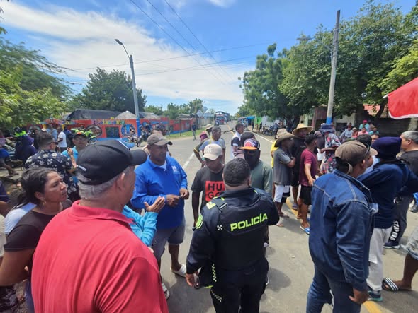 Pescadores bloquean el sector de Las Compuertas en el embalse del Guájaro por trabajos de limpieza 2 758929755 1396352259085437 6092680494161140271 n