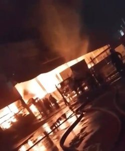 Infierno de fuego en zona industrial de Galapa: incendio devora por completo emblemática fábrica de colchones 1 8bb76d0c 0582 4ff2 99cc ef484d1b3da3