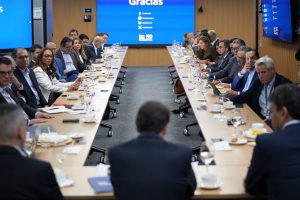 Vicepresidente electo José Manuel Restrepo se reunió con Asobancaria para impulsar el crecimiento económico 1 HMKtzUuW8AA3G a