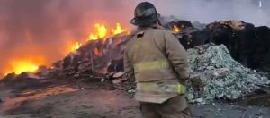 Infierno de fuego en zona industrial de Galapa: incendio devora por completo emblemática fábrica de colchones 2 Incendio fabrica de colchones 0
