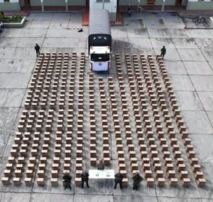 Ejército incautó más de 198.000 cajetillas de cigarrillos de contrabando en la frontera con Ecuador 4 774515286 2201405957102144 8748519482663890664 n