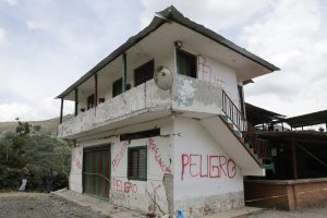 “Ayuda, SOS”: campesinos afectados por el terremoto siguen esperando atención mientras temen que sus casas se derrumben 2 Campesinos 4