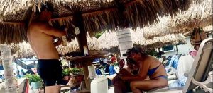 ¡Sabroso! Ministro de Vivienda queda en la mira por paseo en Santa Marta en plena emergencia por terremoto 2 El MinVivienda de paseo en Santa Marta 0
