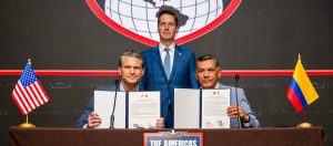 El secretario de Guerra de EE.UU . Pete Hegseth y ministro de Defensa Jorge Eduardo Mora 0