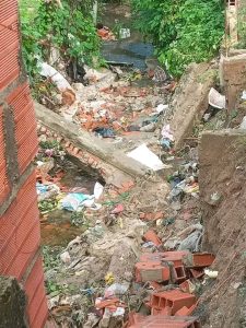 VIDEOS - La Esmeralda pide auxilio al alcalde Char: lluvias hicieron ceder terreno y vecinos reclaman canalización de arroyos 18 337a52d7 4017 426b 9853 4347675583e3