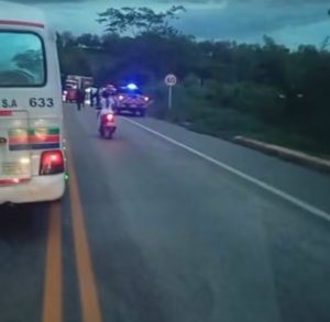 Accidente entre camioneta y motocicleta deja una persona muerta en la vía El Carmen-San Jacinto 2 6f927cc6 e097 43ce a34f 86abcf47002d