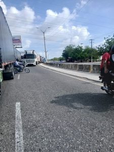 Plantón provoca cierre de la calle 30 a la altura del puente del INEM 10 818918033 4084611518338029 5551996660108425484 n