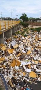 ¡Que cochinos! Las lluvias dejan una impresionante acumulación de basura en el arroyo León 3 b3ed0781 f845 4b04 a166 8f245496f52b