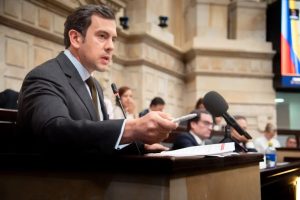 Presupuesto caído y tensiones con el Congreso: las razones detrás de la salida de Rodrigo Lara del Ministerio del Interior 2 047fb953 6781 41ce 8349 438ec766e723