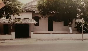 Casa Laskar: entre la restauración arquitectónica y el desafío de convertir el patrimonio en un espacio cultural vivo 1 Fotografía antigua de la Casa Laskar, en Puerto Colombia.