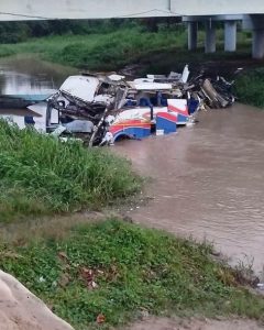 Bus de la agrupación de Kabeto Zuleta que cayó al río Ariguaní deja dos muertos y 21 heridos 3 864958710 1075318445548365 4225952995444485214 n