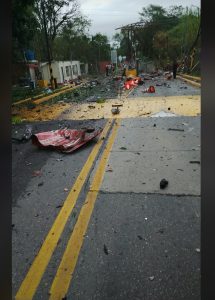 Atentado en el Cauca: explosión en peaje de el bordo provocó el cierre de la vía panamericana 3 HUbVcxdXIAAAyhK