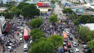 Marcha en Barranquilla: cerca de 1.300 personas protestaron y la movilidad terminó afectada 4 HUn ZxsWIAAnV7o