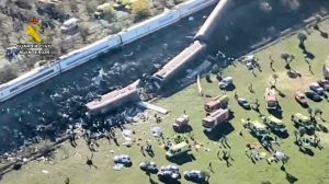 Rey Felipe VI rompe el silencio ante tragedia ferroviaria en España: ya son 64 muertos 5 HVtxKWKW8AALPOu