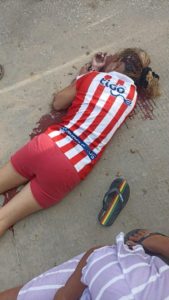 Asesinan a balazos a una mujer en Mundo Feliz, Galapa, después de dejar a su hijo en el colegio 2 HVu2aMYWQAAdjA