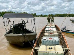 Armada incauta más de 36.000 galones de combustible y 60 toneladas de cemento en Chocó y Cesar 3 Parte de lo incautado en octubre 0