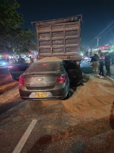 Fatal accidente entre un automóvil y una volqueta deja una persona muerta cerca del Centro Comercial Carnaval 5 e2c0f0b5 25e4 4b72 bc62 e24171ad1b7c