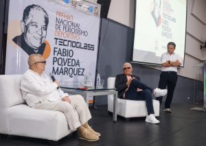 Caracol TV, El Tiempo y El Atlanticense brillan en el Premio Nacional de Periodismo Deportivo Tecnoglass-Fabio Poveda 2 De izquierda a derecha: Hugo Illera, Sergio Ramírez y Fabio Poveda Ruiz durante el conversatorio en homenaje a la vida y memoria del maestro de la crónica deportiva, Fabio Poveda Márquez.